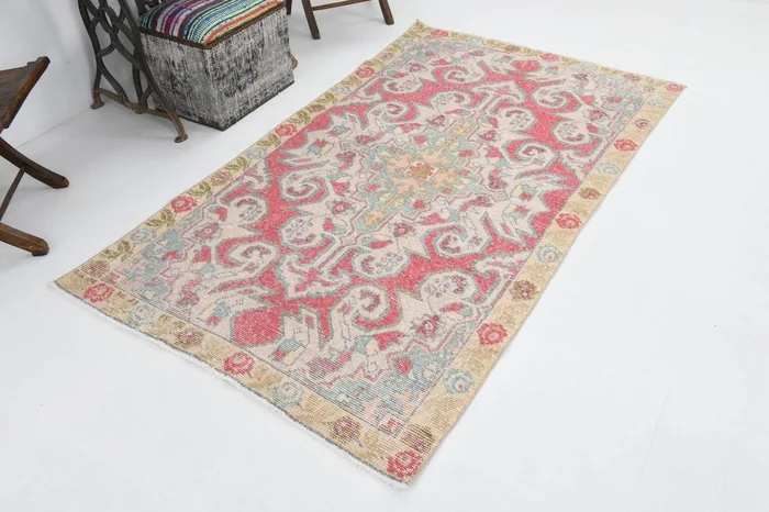 4′ x 7′ Red Turkish Vintage Rug – 6912