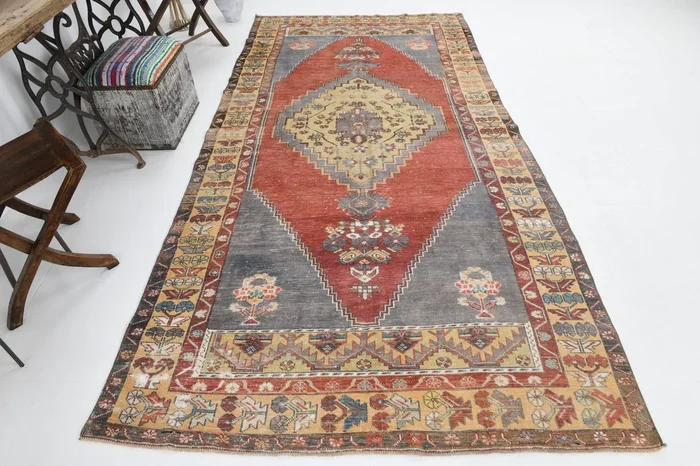 5′ x 10′ Red Turkish Vintage Rug – 6532