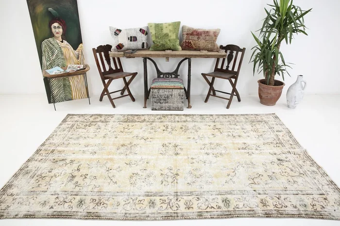 5′ x 9′ Tan-Ivory Turkish Vintage Rug – 5161