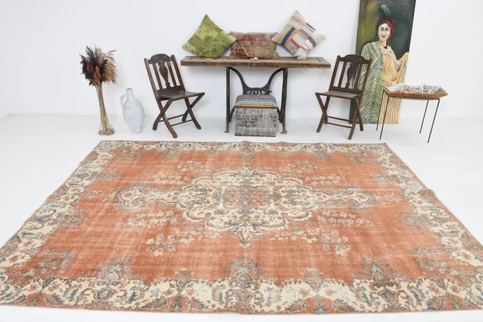 7′ x 10′ Red Turkish Vintage Rug – 17537