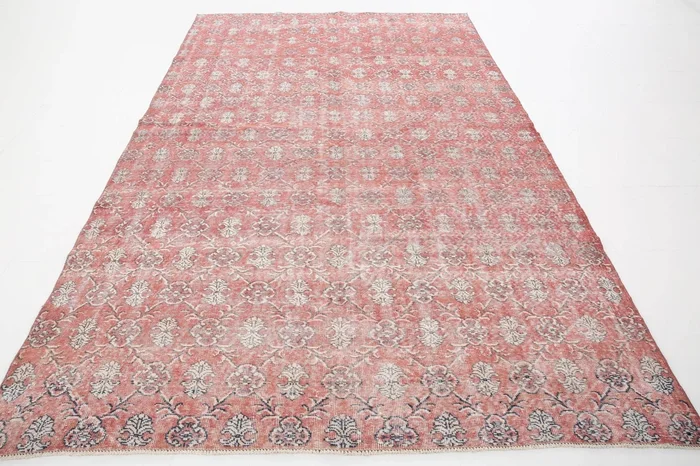 7′ x 10′ Red Turkish Vintage Rug – 6163