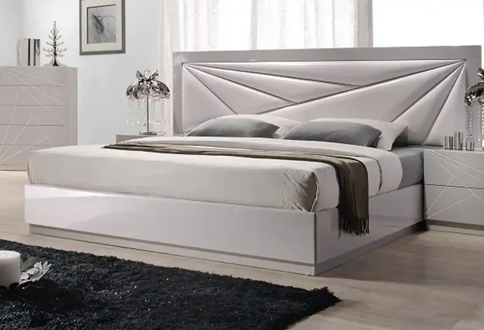 J&M Furniture – Florence Queen Size Bed – 17852-Q