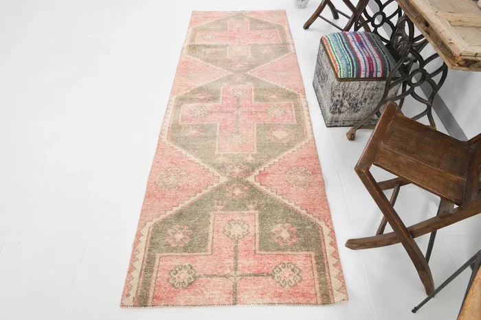 Vintage Runner Rug 2’12” x 8’12” ft